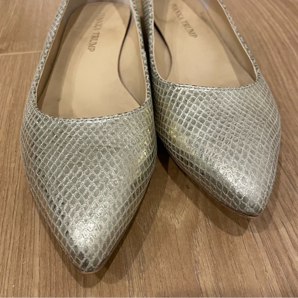 Ivanka Trump ItChic4 Metallic Snakeskin Pointed Flats - Picture 5 of 10